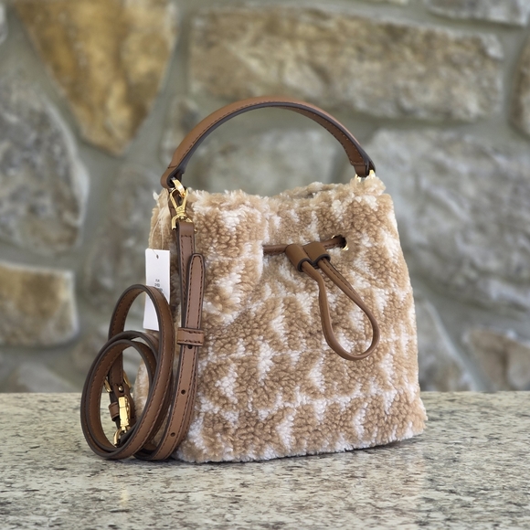 Michael Kors Suri Small Bucket Crossbody - Picture 1 of 9
